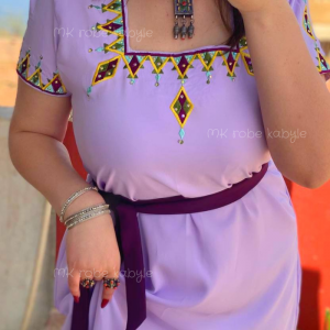 Robe kabyle – Broderie carrée – Mauve