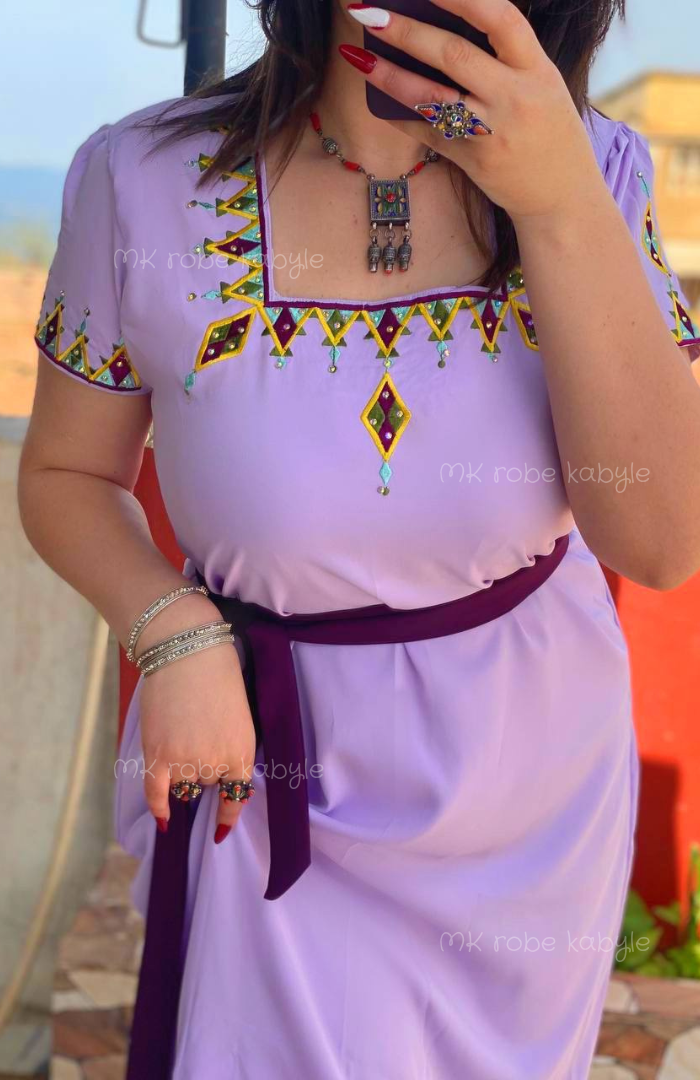 Robe kabyle – Broderie carrée – Mauve