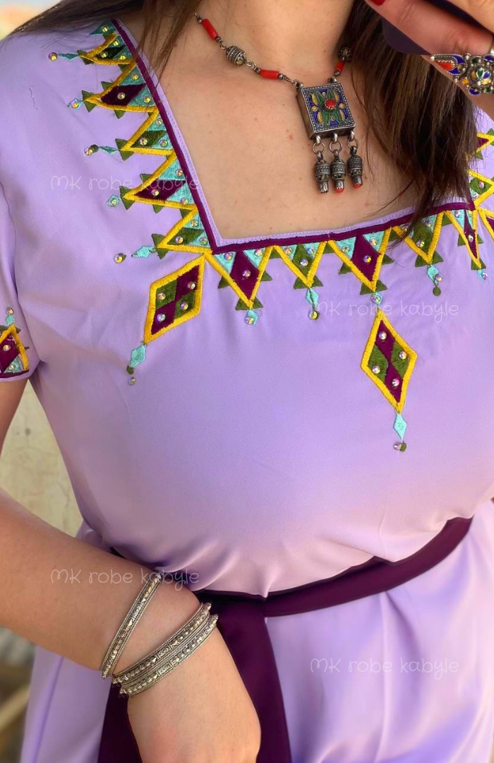 Robe kabyle – Broderie carrée – Mauve – Image 3